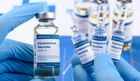 وبینار علمی  واکسیناسیون در کووید 19- عوارض وجمعیت های خاص